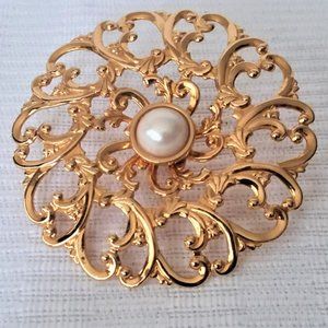 Vintage Brooch Filigree Gold Pearl Round Classic Retro Glam Statement Fashion